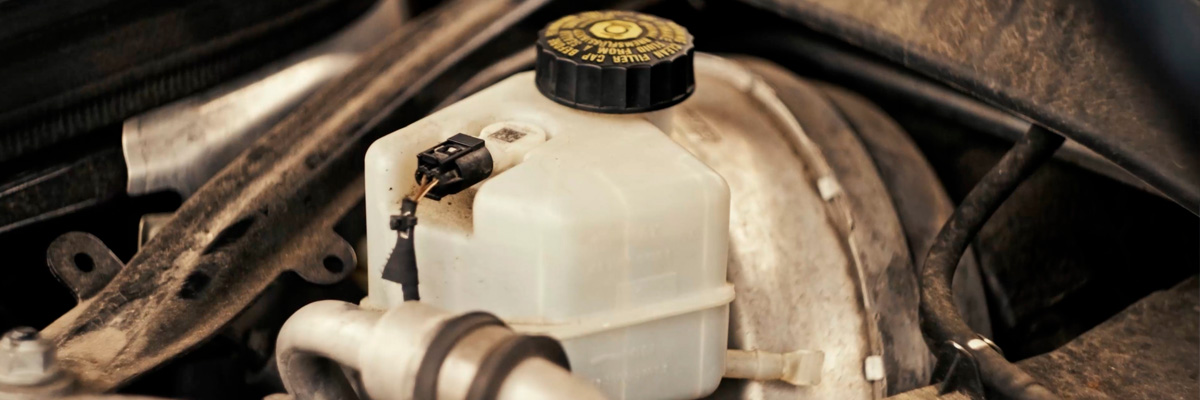 Расширительный бачок тормозной жидкости Расширительный бачок тормозной жидкости