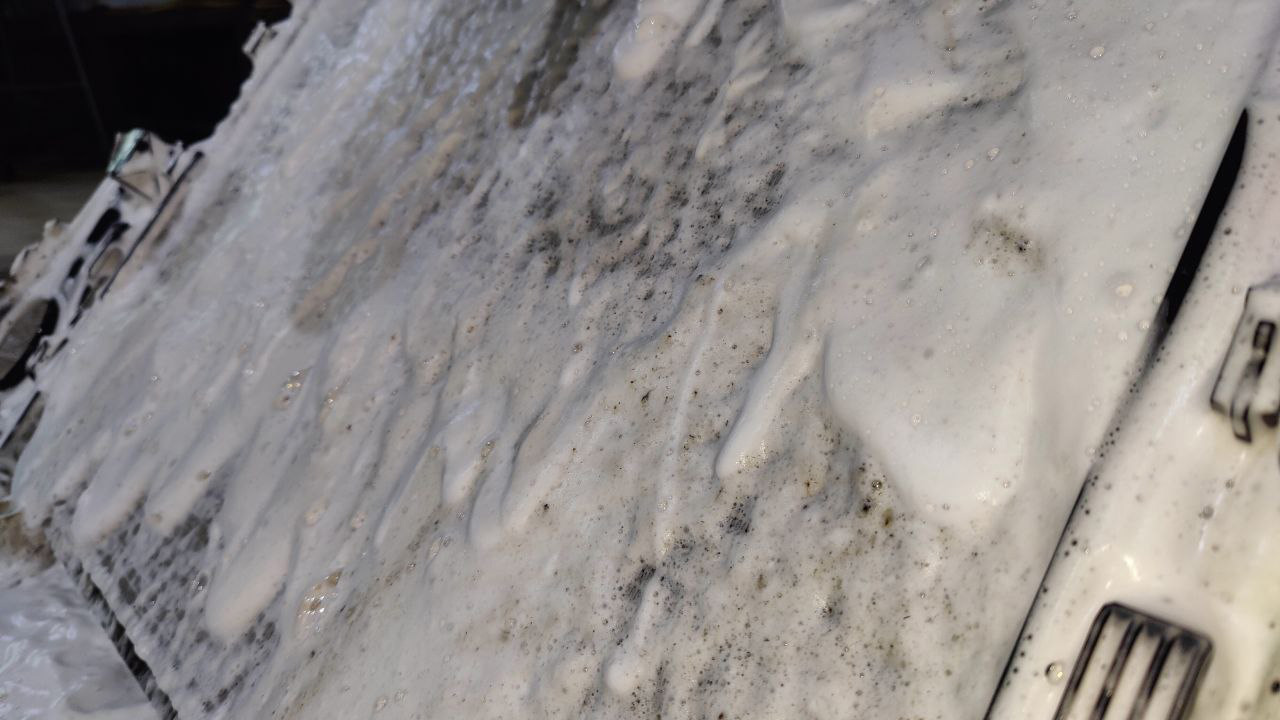 Промывка радиаторов Вольво - активная пена в действии