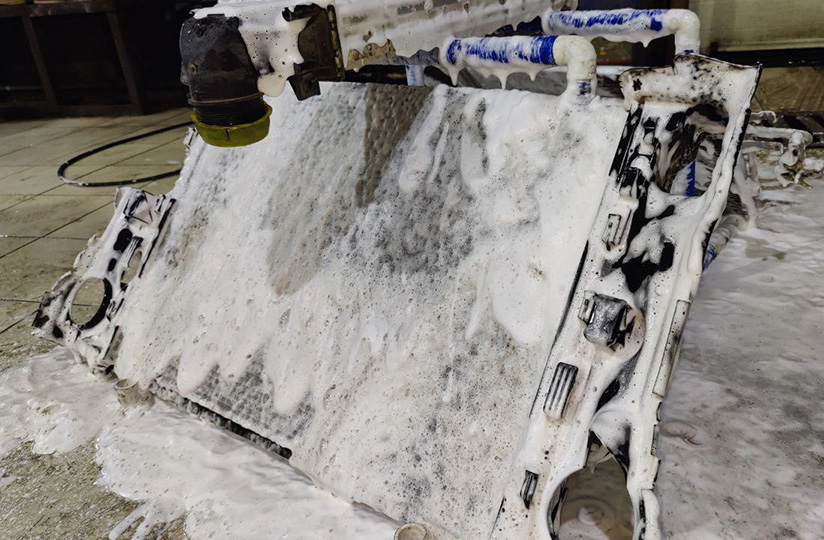 Промывка радиаторов Вольво - нанесение активной пены