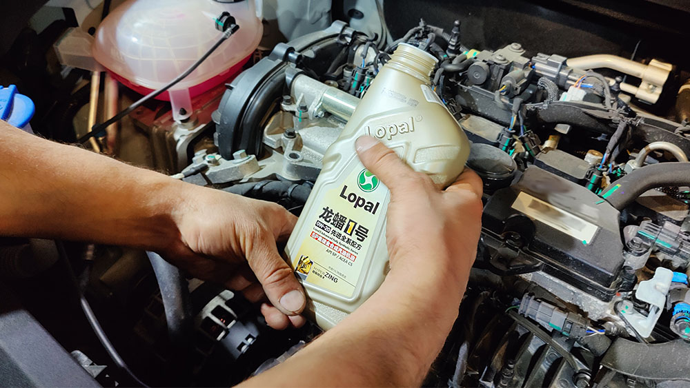 Замена масла Geely Atlas