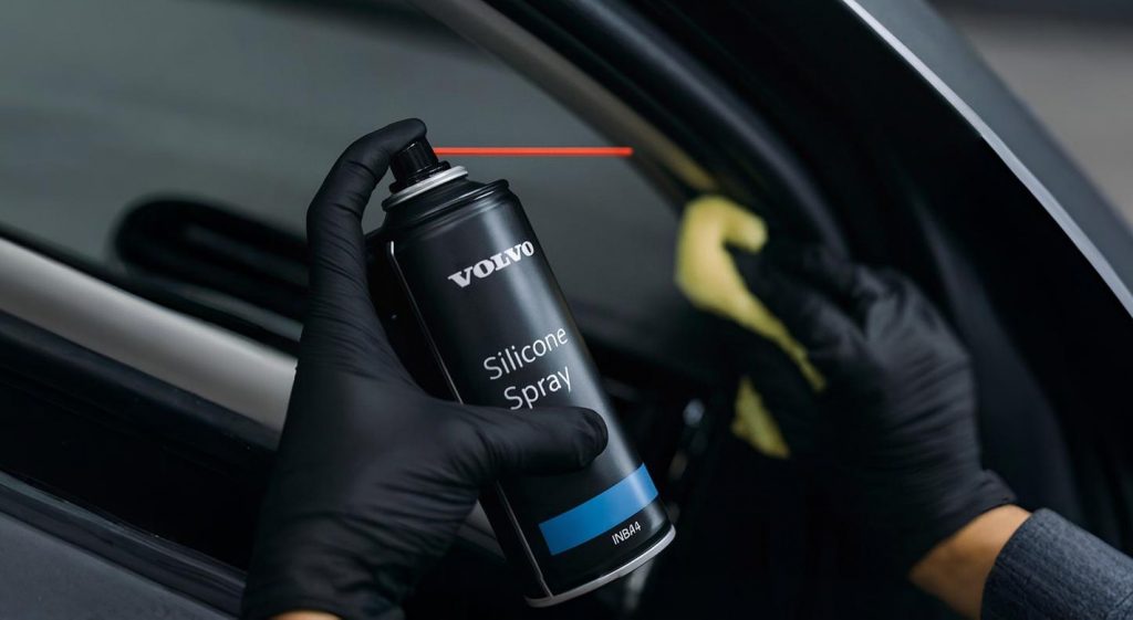 Обработка уплотнителей дверей силиконом